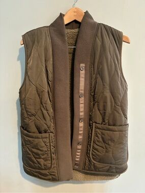 Varley Covey Anthropologie reversible Quilted Sherpa-Lined Vest in Olive